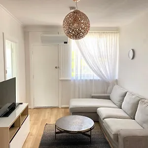 https://glenelg-holiday-apartments-the-broadway.adelaidehotels-au.com