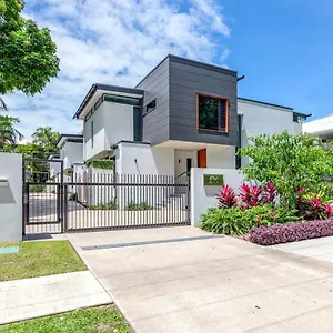 https://aria-port-douglas-villas.cairnshotels4all.com