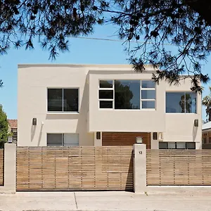 https://arabella-on-west-apartments.adelaidehotels-au.com