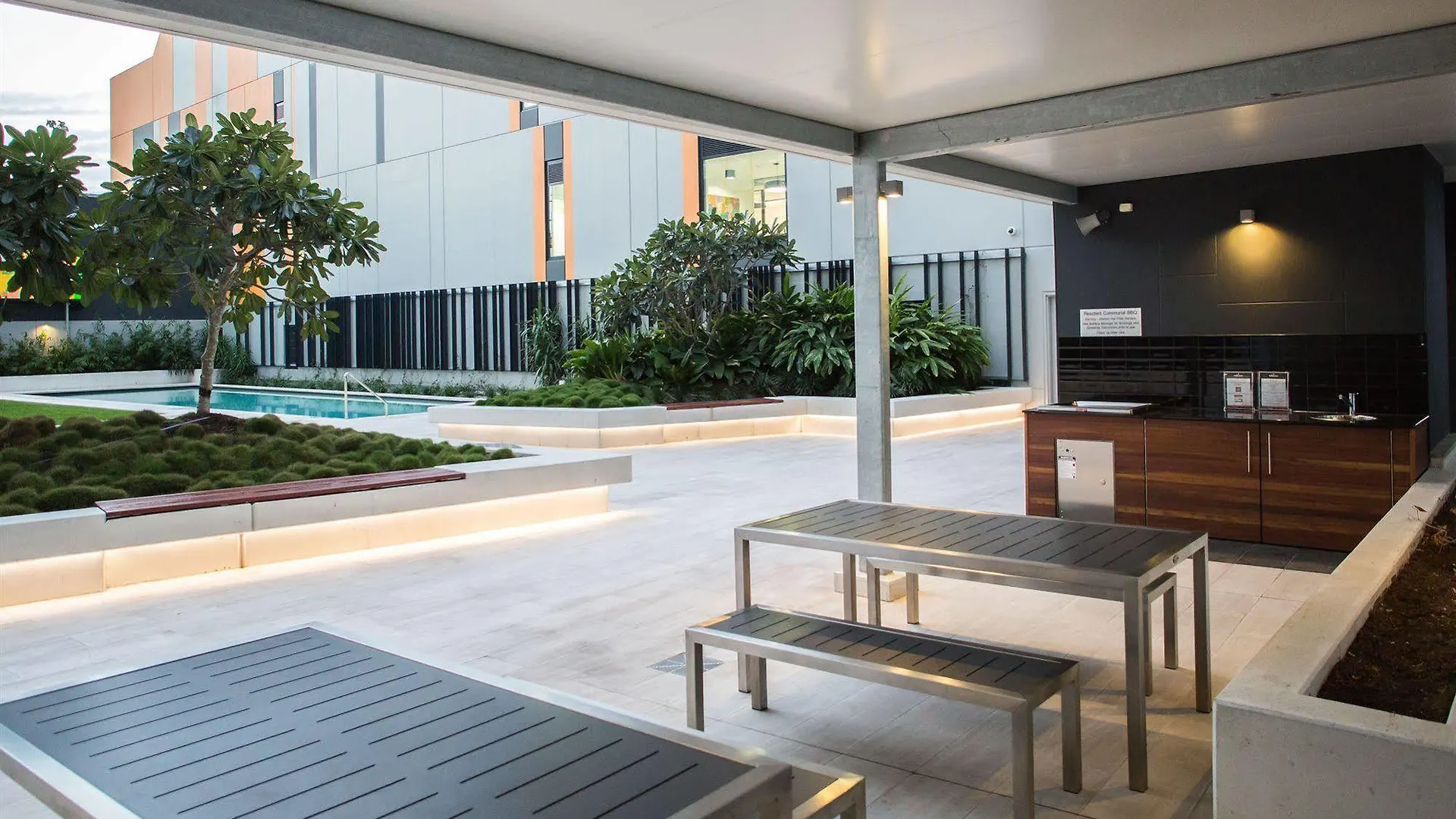 M&A Apartments Brisbane 4*,
